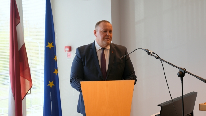 Ministrs R. Kozlovskis sveic nozares darbiniekus 4. maijā