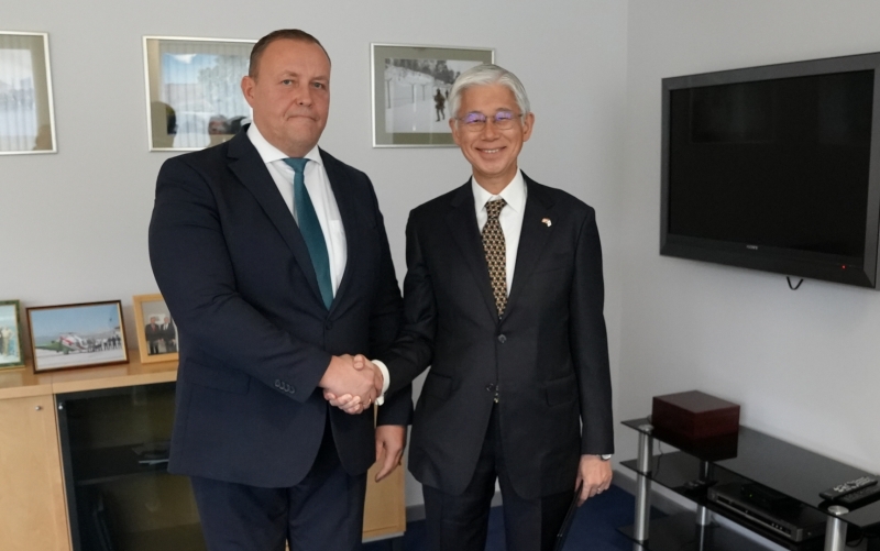 R.Kolzovskis un J.Takase