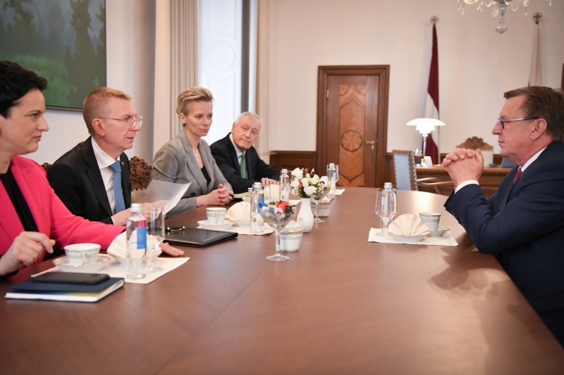 Iekšlietu ministrs Māris Kučinskis vizītē pie Valsts prezidenta Edgara Rinkēviča