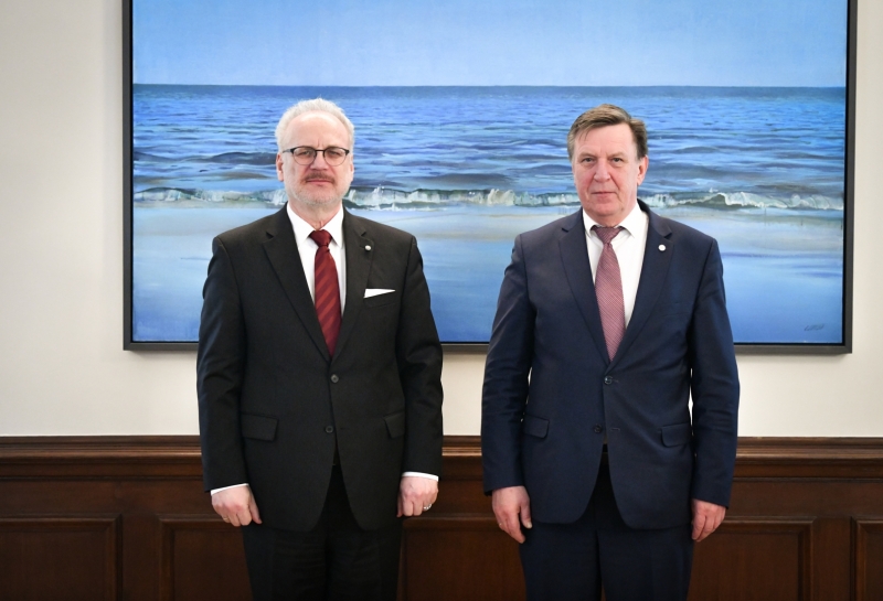 Valsts prezidents Egils Levits un iekšlietu ministrs Māris Kučinskis