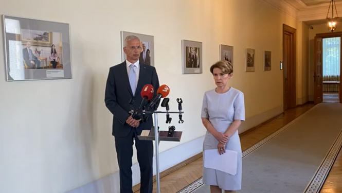 iekšlietu ministre ar premjeru