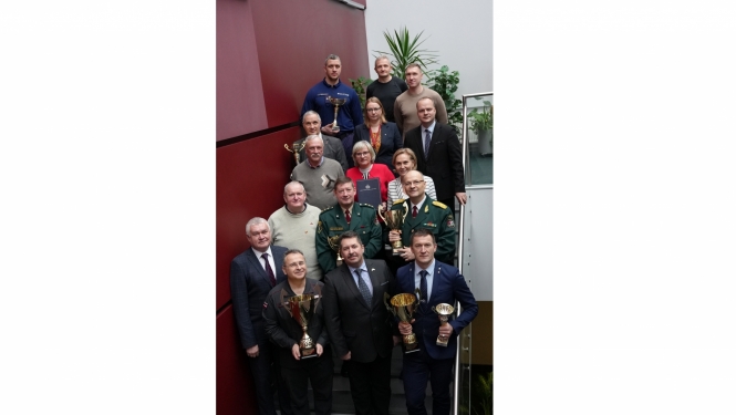 Apbalvo iekšlietu nozares čempionātu kopvērtējuma laureātus