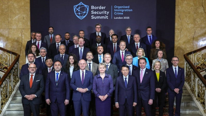 Foto no robežas drošības samita Londonā