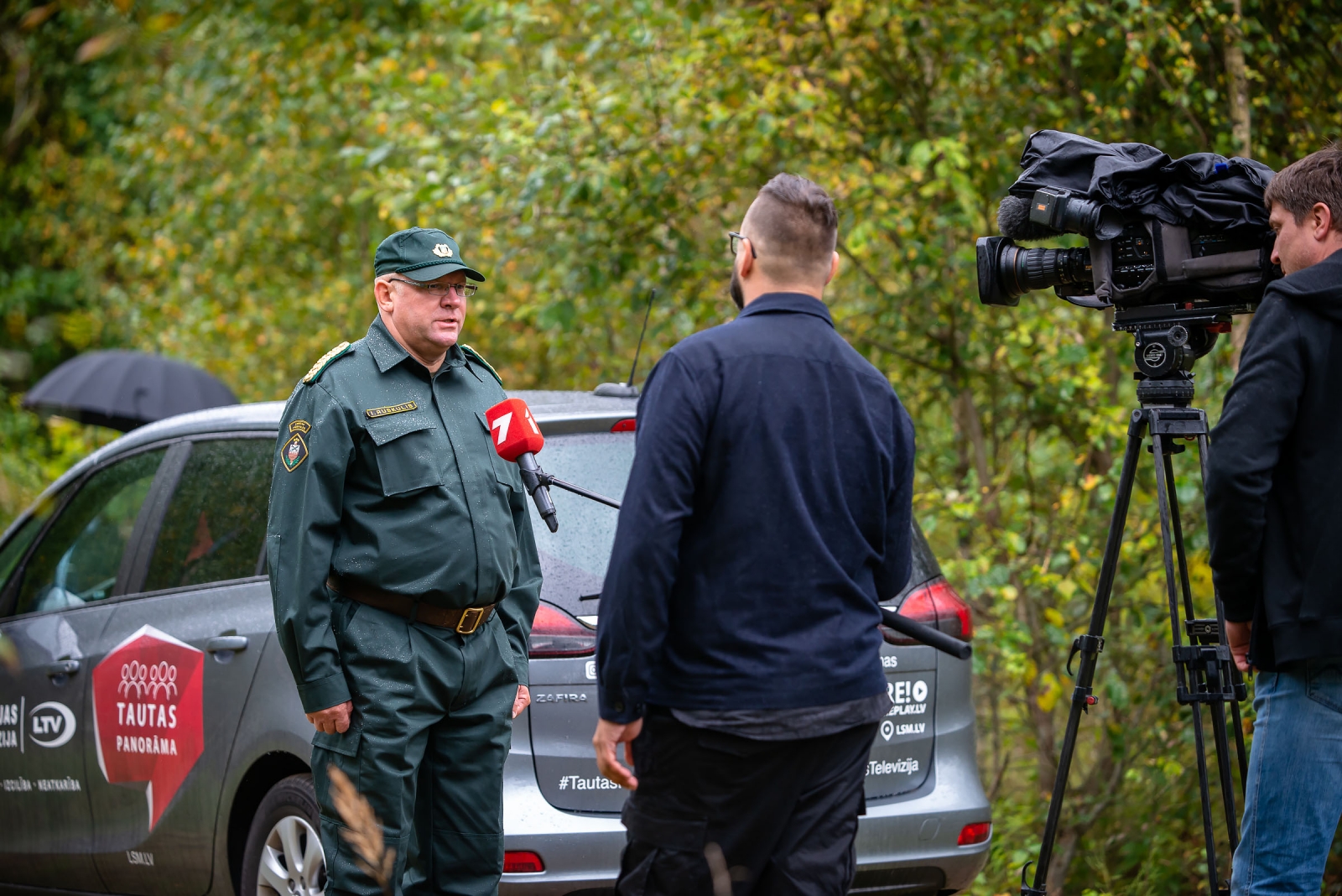 televīzija intervē robežsargu