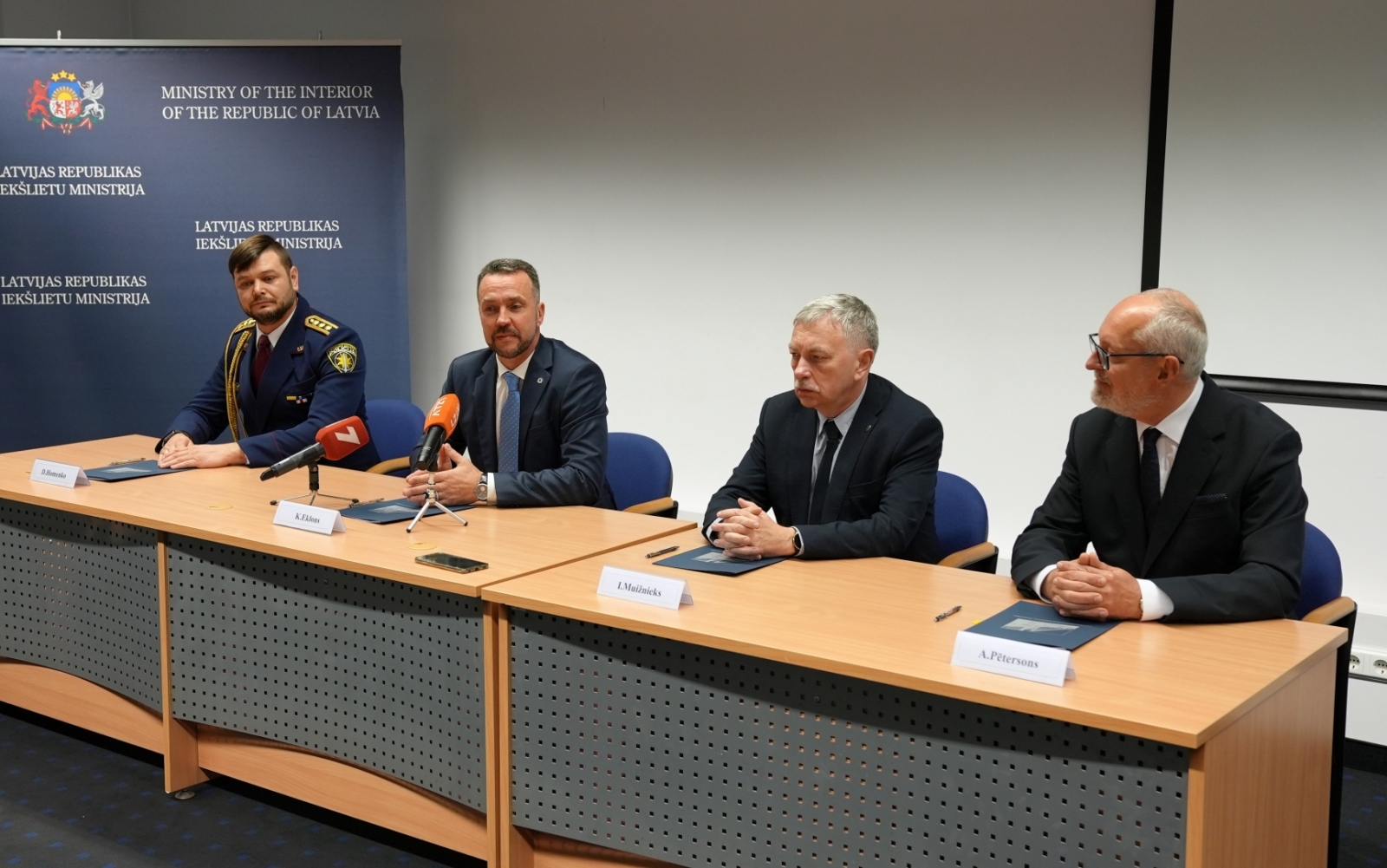 Paraksta līgumu par Iekšējās drošības akadēmijas izveidi