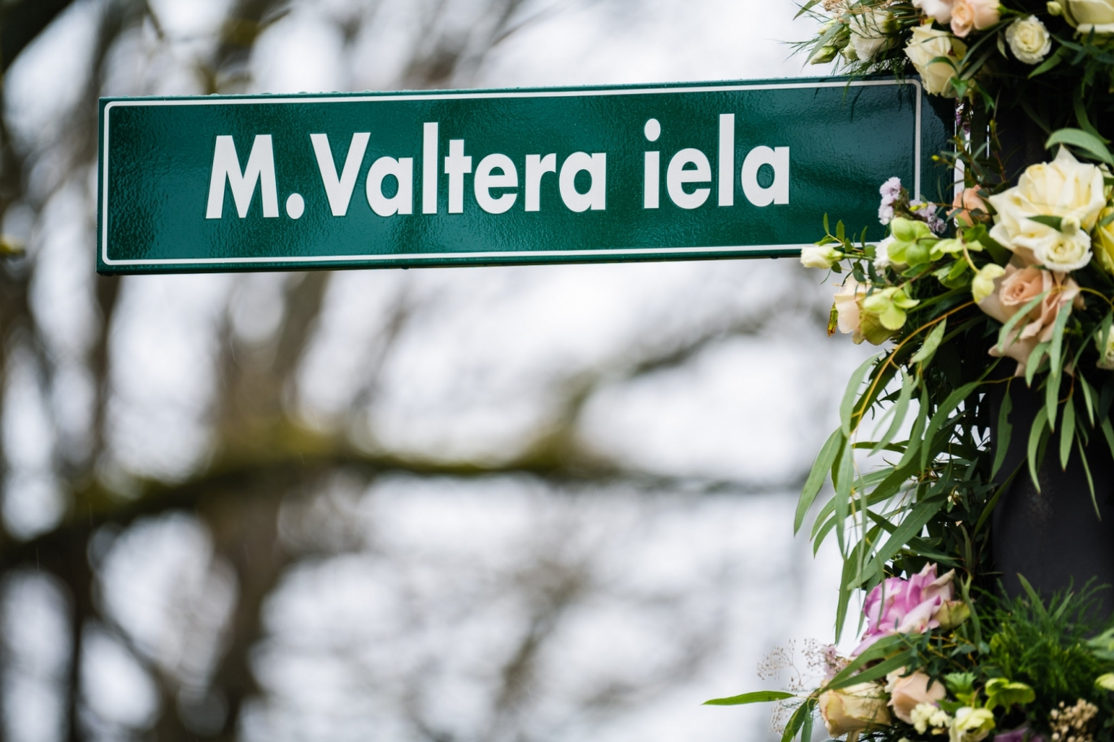 Miķeļa Valtera ielas plāksnīte