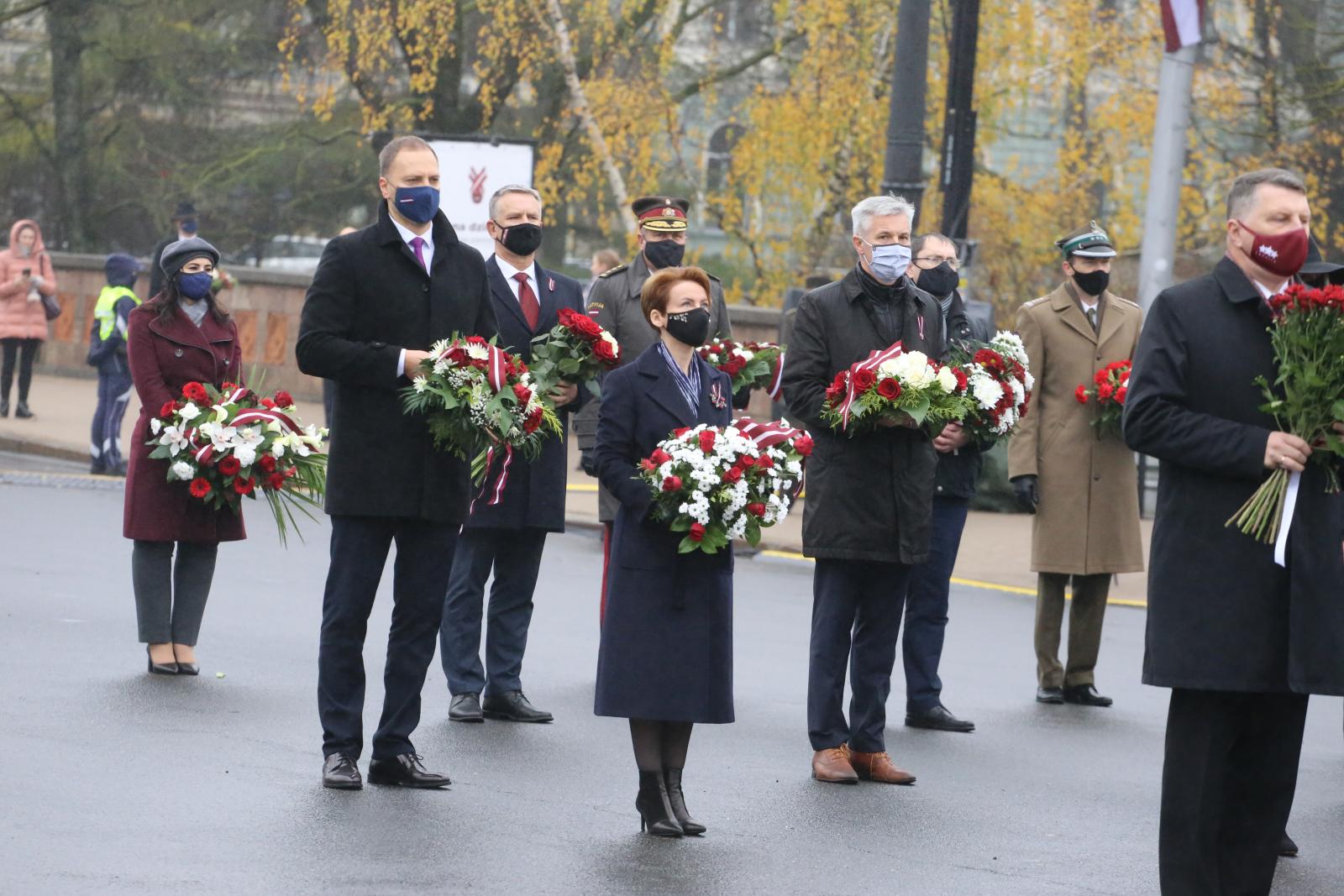 Ziedu nolikšana 18.novembrī