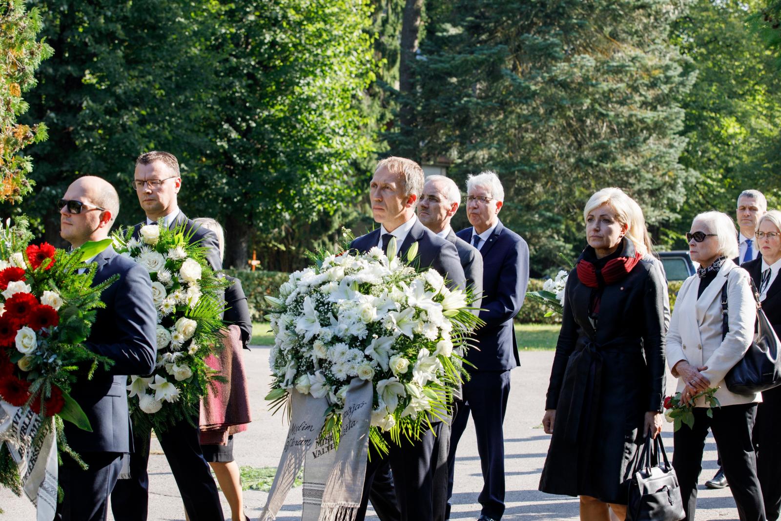 Latvijas pirmā iekšlietu ministra un Ievērojamā Latvijas valsts un sabiedriskā darbinieka Miķeļa Valtera mirstīgo atlieku pārapbedīšana Latvijā