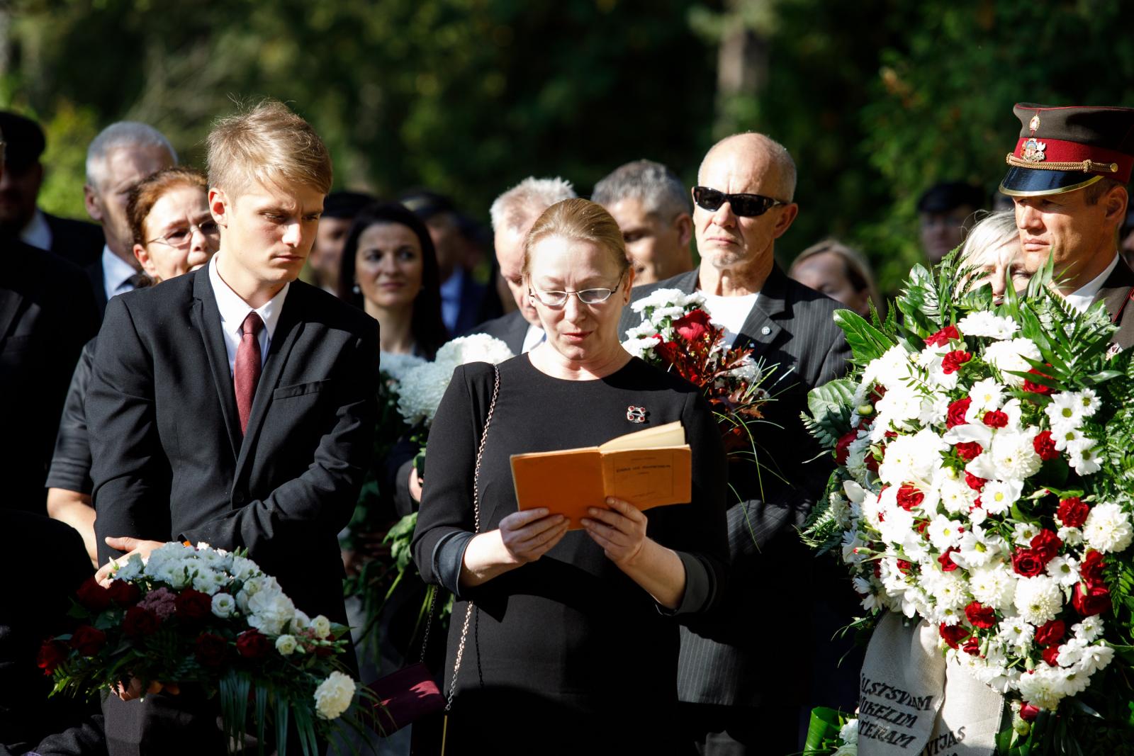 Latvijas pirmā iekšlietu ministra un Ievērojamā Latvijas valsts un sabiedriskā darbinieka Miķeļa Valtera mirstīgo atlieku pārapbedīšana Latvijā