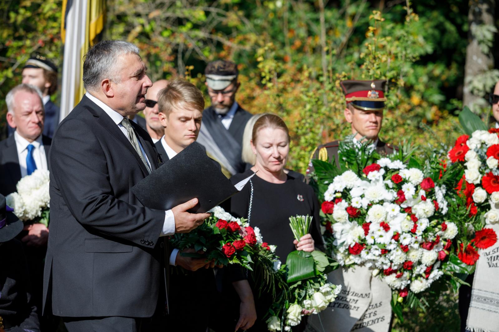 Latvijas pirmā iekšlietu ministra un Ievērojamā Latvijas valsts un sabiedriskā darbinieka Miķeļa Valtera mirstīgo atlieku pārapbedīšana Latvijā