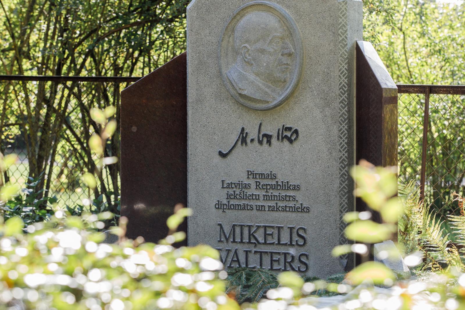 Latvijas pirmā iekšlietu ministra un Ievērojamā Latvijas valsts un sabiedriskā darbinieka Miķeļa Valtera mirstīgo atlieku pārapbedīšana Latvijā