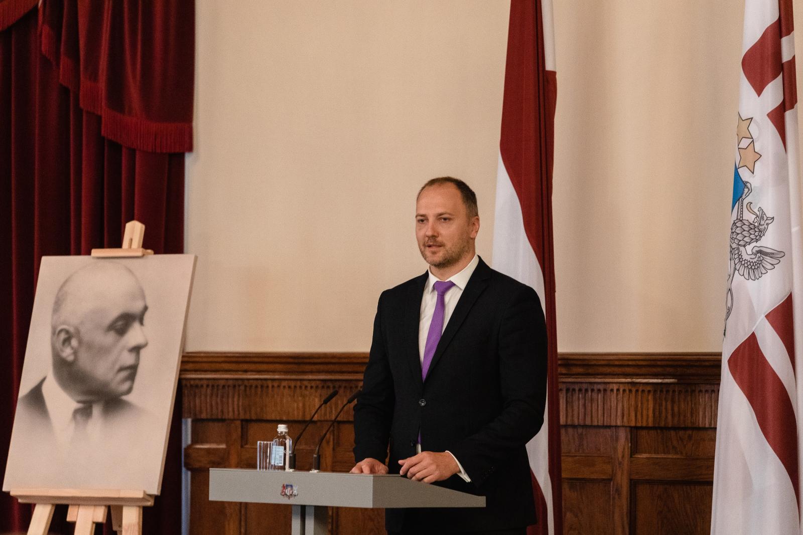 Pasākums  Rīgas pilī par godu ievērojamā Latvijas valsts un sabiedriskā darbinieka Miķeļa Valtera pārapbedīšanai Latvijā