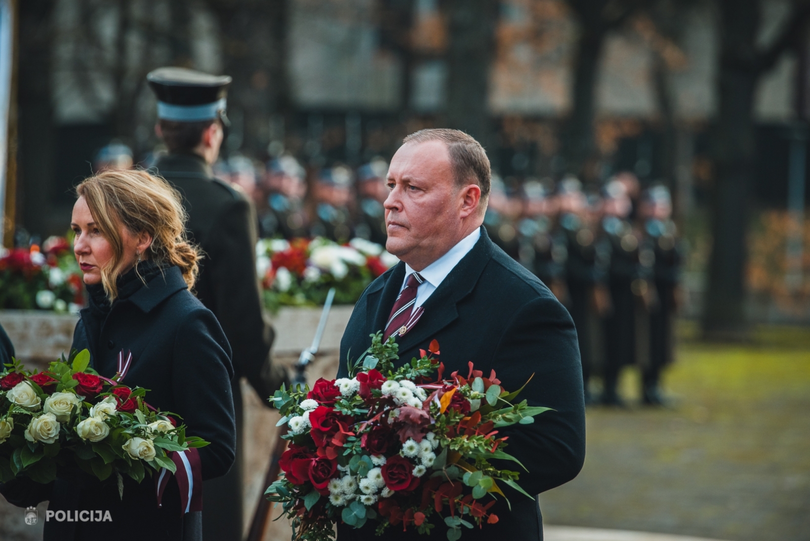 Lāčplēša dienā ziedu nolikšana Brāļu kapos