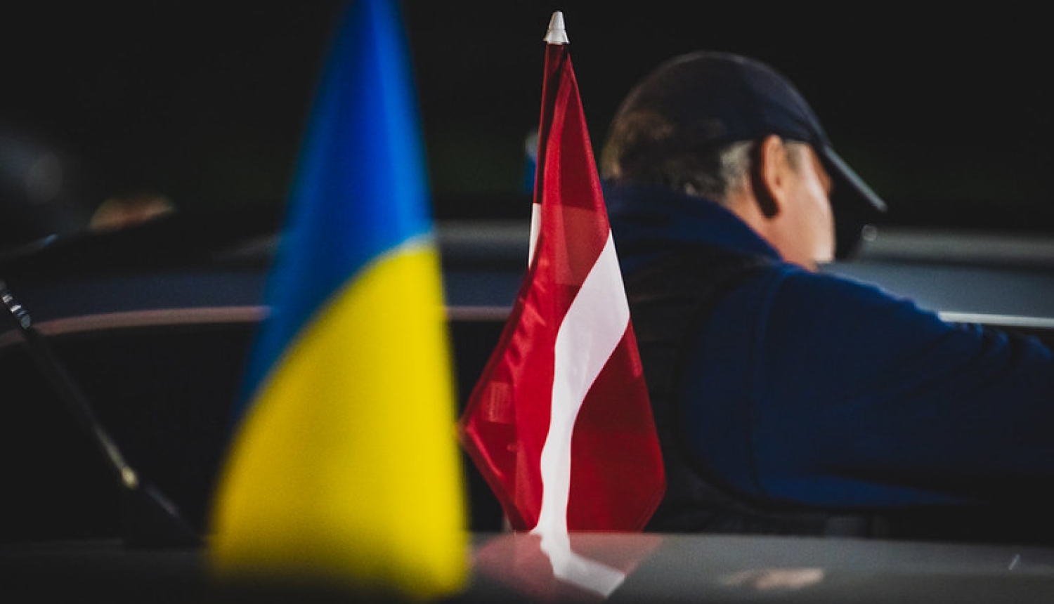 Latvijas karogs un Ukrainas karogs