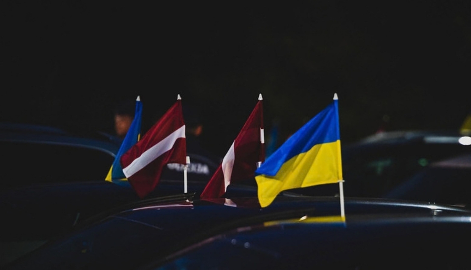 Latvijas un Ukrainas karogi