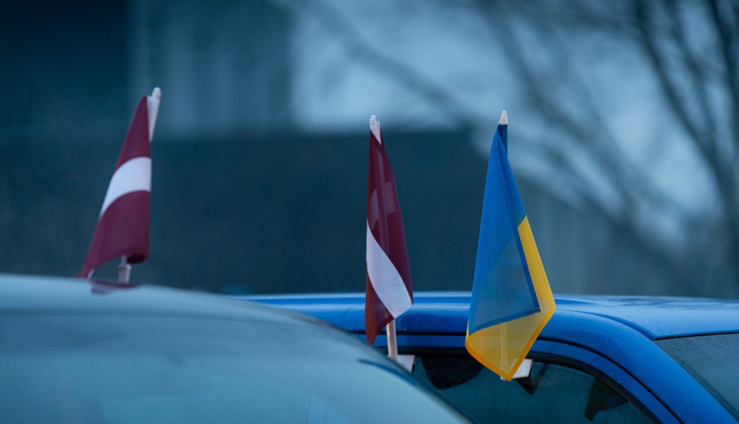 Latvijas un Ukrainas karogs