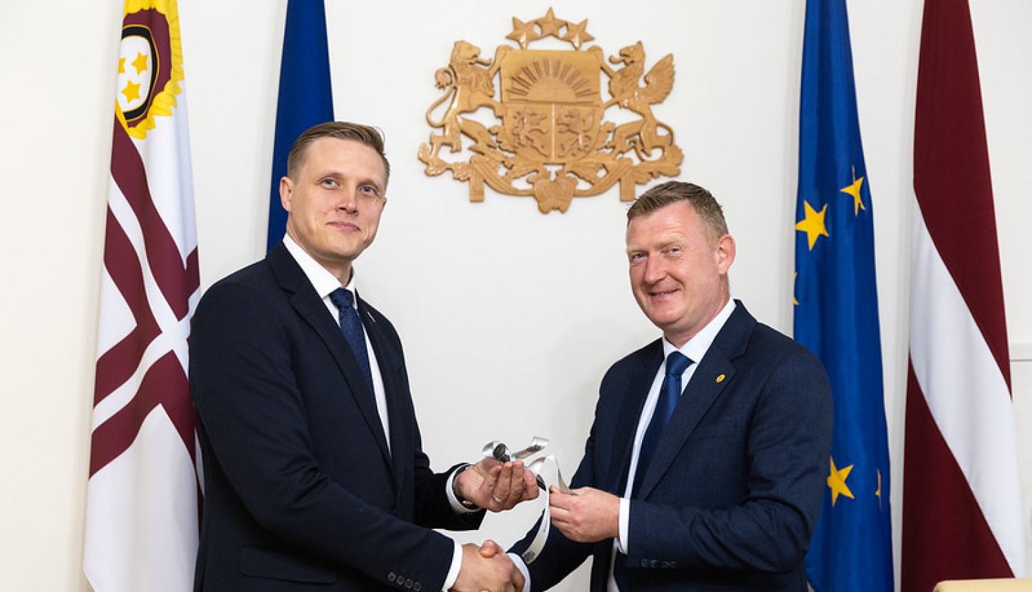 Iekšlietu ministrs tiekas ar aizsardzības ministru