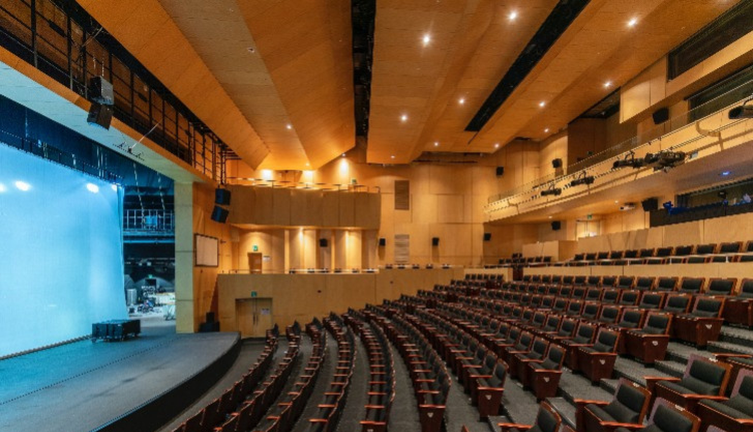 Sanāksmju zāle