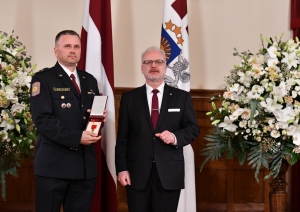 Apbalvojuma pasniegšana 
