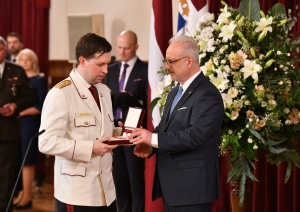 Apbalvojuma pasniegšana 