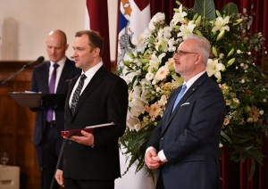 Apbalvojuma pasniegšana 