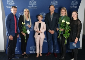 iekšlietu ministre Marija Golubeva pasniedz Iekšlietu ministrijas pateicības