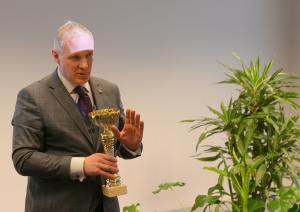 Apbalvo iekšlietu nozares čempionātu kopvērtējuma laureātus 