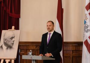 Pasākums  Rīgas pilī par godu ievērojamā Latvijas valsts un sabiedriskā darbinieka Miķeļa Valtera pārapbedīšanai Latvijā
