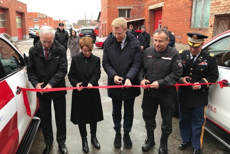 Iekšlietu ministre kopā ar ASV sadarbības partneriem griež sarkanu lentīti