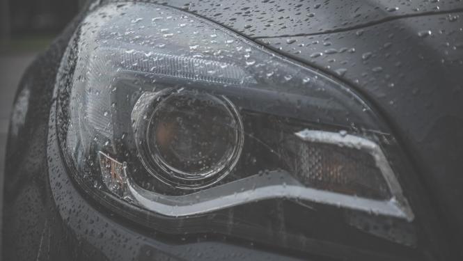 automašīnas lukturis