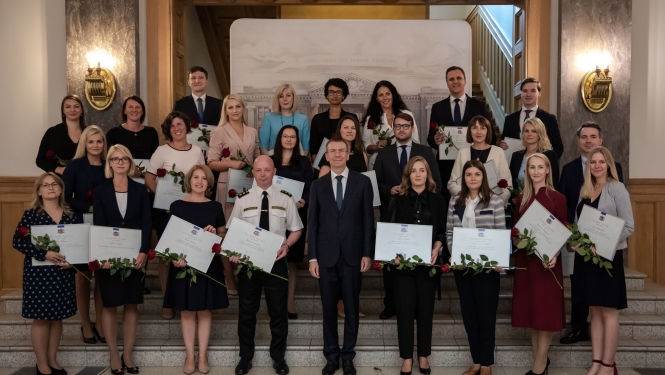 ārlietu ministrs pasniedz apbalvojumus