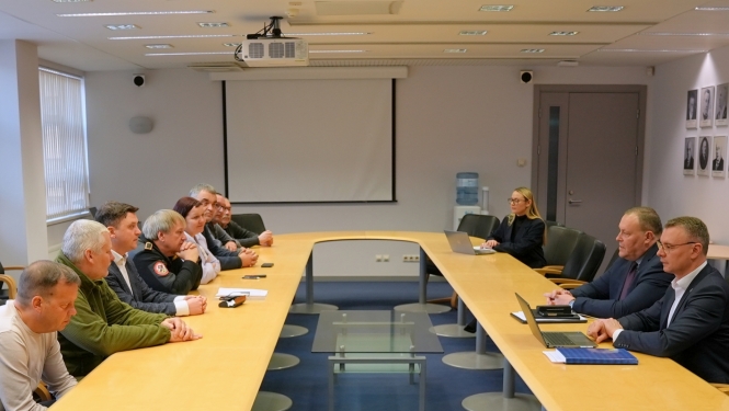 Ministrs R. Kozlovskis tiekas ar Latvijas Brīvprātīgo ugunsdzēsēju savienību