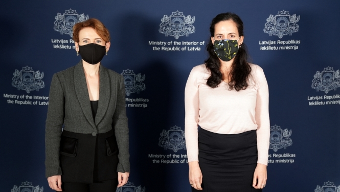 Iekšlietu ministre un Izraēlas vēstniece