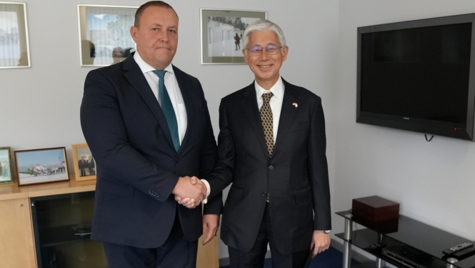 R.Kolzovskis un J.Takase