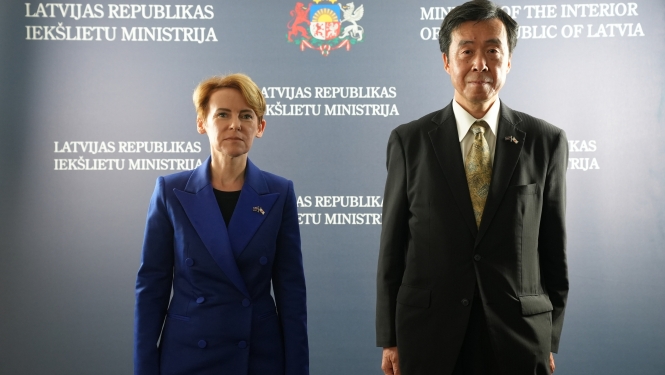 Iekšlietu ministre un Japānas vēstnieks