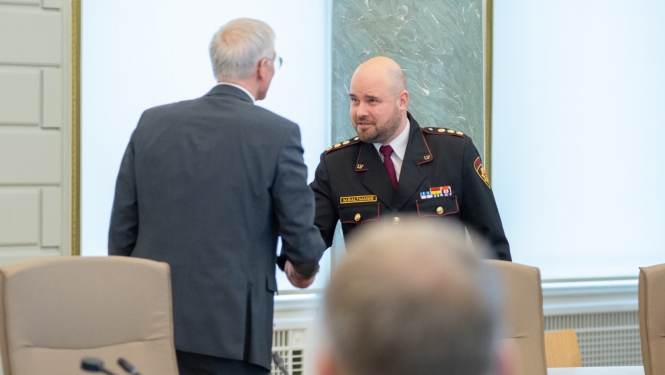 Ministru prezidents ar pulkvedi Mārtiņu Baltmani