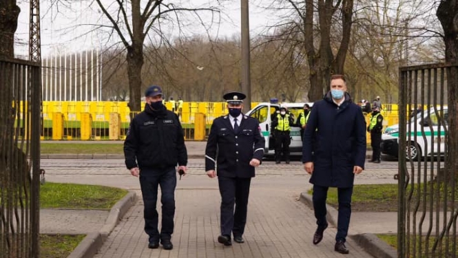 Valsts policija un iekšlietu ministrs pie Uzvaras pieminekļa