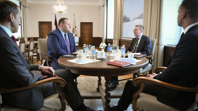 Ministrs tiekas ar prezidentu