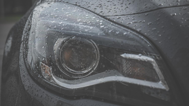 automašīnas lukturis