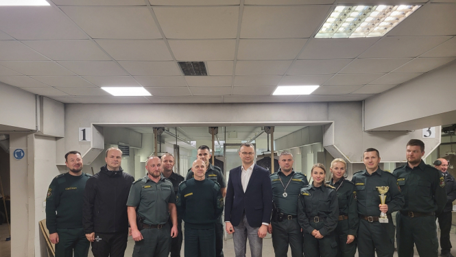 Sacensību dalībnieki kopā ar IeM valsts sekretāru D.Trofimovu