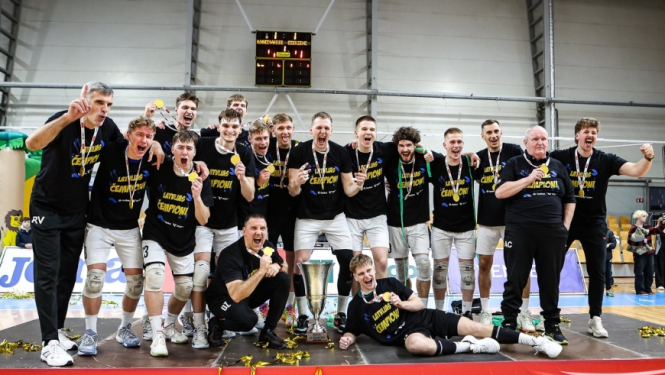 komanda sporta zālē