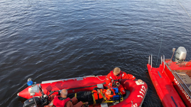 VUGD glābšanas apmācības uz ūdens