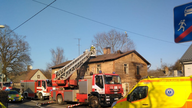 Ugunsdzeseji-dzes-maju