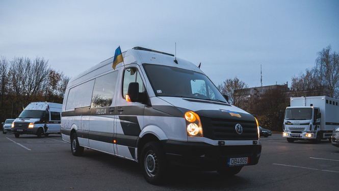 Valsts policija Ukrainai nodod transportlīdzekļus
