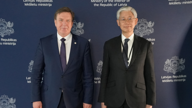 Iekšlietu ministrs un Japānas pilnvarotais vēstnieks