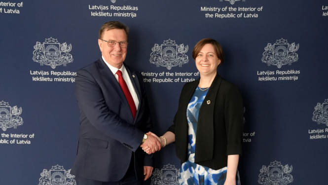Iekšlietu ministrs Māris Kučinskis un Īrijas vēstniece Latvijā Īmera Frīla