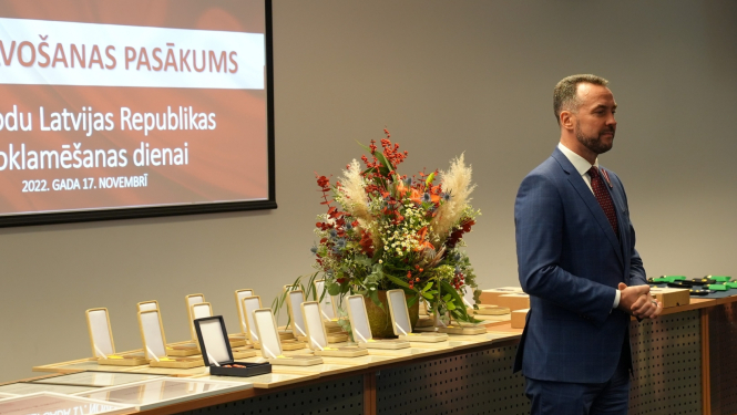 Ministrs apbalvošanā