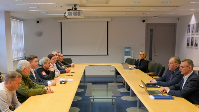 Ministrs R. Kozlovskis tiekas ar Latvijas Brīvprātīgo ugunsdzēsēju savienību