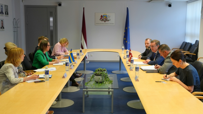 Iekšlietu ministrs tiekas ar zviedrijas ministri