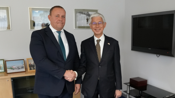 R.Kolzovskis un J.Takase